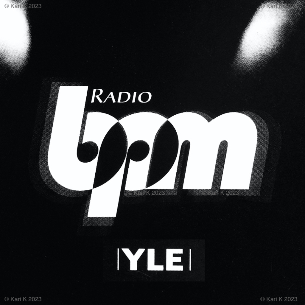 Cascadeus Musiikki kuvake. Kuva Yleisradion edesmenneen Radio bpm nettikanavan tunnuksesta. Cascadeus DJ mixauksia on kuultu ainakin YLEn Radiomafia ja Radio bpm kanavien kautta.